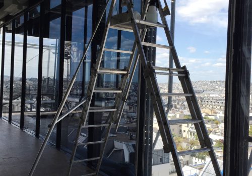 Film anti U V - Pompidou film teinté en cours de chantier vue de cote DIAPO REFERENCE